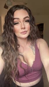 Stephanie Tadlock's Instagram, Twitter & Facebook