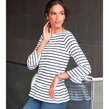 Un tee shirt à rayures bleues et blanches à manches longues en coton, col rond. T Shirt Raye Manches 3 4 Volants Et Fronces Femme Raye Bleu Marine 3 Suisses