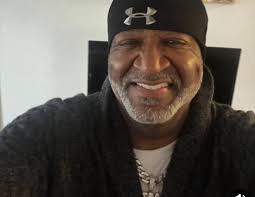 Is anyone dating him, Charles Peppers from Clarksville, Tn I think he is a  scammer