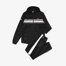 À monogrammes ou d'inspiration rétro, en molleton. Ensemble De Survetement Tennis Lacoste Sport Avec Details Contrastes Survetement Homme Lacoste Iziva Com Survetement Homme Survetement Lacoste Survetement