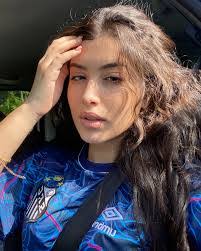 Melissa Leal's Instagram, Twitter & Facebook