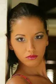 Lola Gross's Instagram, Twitter & Facebook