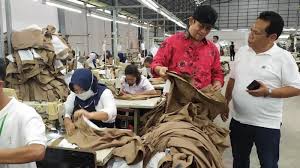 Maybe you would like to learn more about one of these? Siap Siap Blt Tahap 4 Bagi 2 8 Juta Karyawan Disalurkan Pekan Ini Tribun Banyumas