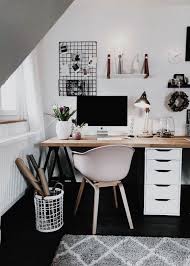 Black and white can be a striking combination, especially when you ensure each object oozes style and there's plenty of personal touches, like photos. 35 Black And White Decorating Ideas For Home Office Designs Page 30 Of 37 Vimdecor
