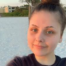 🚨Take a hood look at her face~ you could be saving her life❤️‍🩹  19-year-old Caitlyn Sandt disappeared without a trace. Her family is  desperate — and now offering a $5,000 REWARD for