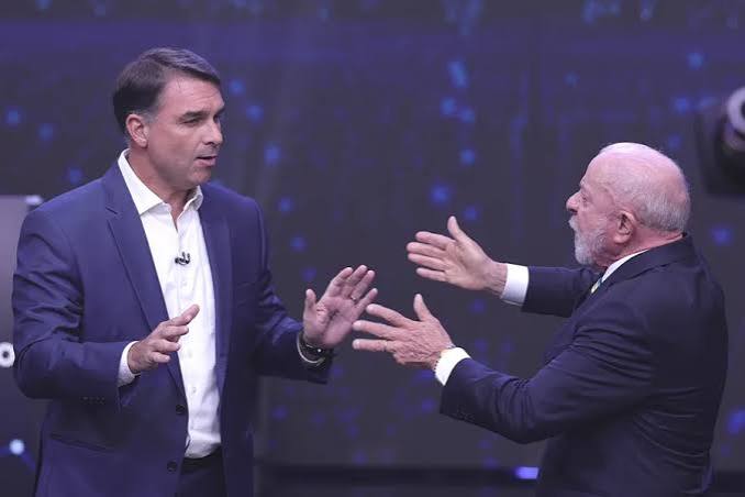 Lula y Flávio Bolsonaro chocan en debate por sospechas de corrupción
