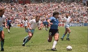 2008es el entrenador de la selección argentina por dos años y sigue dirigiendo equipos. Diego Maradona La Mano De Dios Y El Gol Del Siglo Xx Cumplen 31 Anos America Deportes