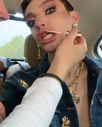 Или только 2 августа можно продавцов арбузов прессовать ? Skandalnyj Byuti Bloger Andrej Petrov Zapel I Snyalsya V Nizhnem Bele I Vechernem Makiyazhe V Klipe O Geyah 123ru Net