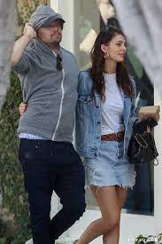Le voci su leonardo dicaprio e camila morrone hanno cominciato a circolare nel 2018 quando i fotografi lo hanno intercettato mentre usciva dalla casa dell'argentina. Cute Alert Leonardo Dicaprio And Camila Morrone Hold Hands During A Cuddly La Stroll Leonardo Dicaprio Girlfriend Leonardo Dicaprio Dating Celebrity Street Style