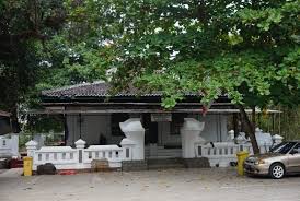 Pada kamus yang ditulis oleh patmadiwiria, bahasa jawa dialek banten memiliki 26 fonem yang terbagi atas 20 konsonan dan 6 vokal. Kota Serang Siapkan Perwal Aturan Sehari Berbahasa Jaseng Republika Online