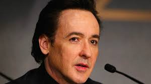 John Cusack, astro de produções celebradas, revela por que se afastou de Hollywood e está meio 'sumidão'