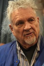 Eilėraščiai nuo sklypo: pokalbis su Kerry'u Shawnu Keysu