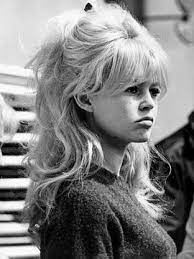 Charles de gaulle and brigitte bardot were about to meet for the first time. Die Bb Brigitte Bardot Eine Legende Wird 75 Brigitte Bardot Bardot Pony 60er Jahre Frisuren