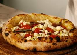 Una pizza con aglio e origano. Pizza Con Pomodori Datterini Rossi Gialli Fior Di Mangiare Bene