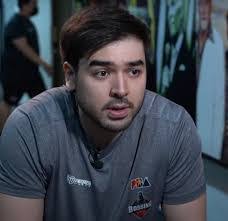 Arthur Paras's Instagram, Twitter & Facebook