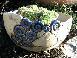 Gartendekoration Schale Pflanzschale Keramik Blau Frostfest Ein Designerstuck Von Kleine Toepferei Bei Da Blumentopf Keramik Tonskulpturen Gartendekoration