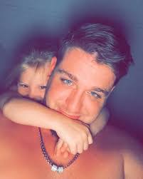 Seth Morton's Instagram, Twitter & Facebook