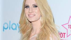 Prywatnie od trzech lat jest związana z raperem liberem, z którym ma córkę bognę. Sylwia Grzeszczak Boasted A New Hairstyle Internet Users Compared Her To The Famous Hollywood Star There Is Something In It