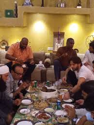 Avoid waiting until the last second to figure out your guest list and details about how the night will unfold. Shahid Afridi Hosts Dinner Party For Windies Legend Michael Holding See Pics Orissapost