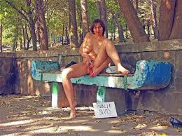 I love to masturbate to pics of barefoot sluts(Alex) porn pics