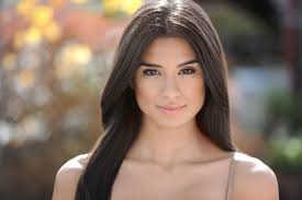 Interview Oitnb S Diane Guerrero Opens Up About The Past That Helps Her Play An Inmate Diane Guerrero Hair Styles Beauty