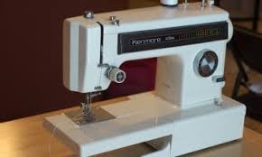 Vintage kenmore zig zag all metal sewing machine made in japan light weight aluminum body in good working condition ,comes with sewing table or carrying case. Kenmore Sewing Machine Models History Value