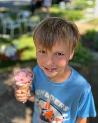 MSP ✈️ pick-up and right to Cone Brothers Ice Cream in Richfield. A small  quirky spot