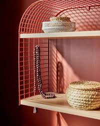 Facile à fixer, une étagère murale est idéale pour décorer votre pièce ou vous permettre de gagner en rangement. Svenshult Etagere Murale Avec Rangement Brun Rouge Effet Chene Blanchi 41x20 Cm Ikea