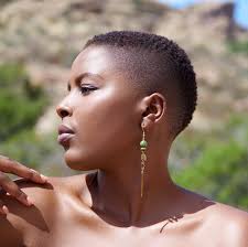 Kleine himmlische Olivgrün Jade Statement Ohrringe