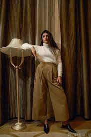 Нателла вышла замуж за дмитрия крапивина рождение у лободы 24 мая этого года второй дочери, которую она назвала тильдой, только подогрело слухи о ее близости с крапивиной. Novoe Pokolenie Doch Prodyusera Natelly Krapivinoj Sofiya O Seme Uchebe V Anglii I Svetlane Lobode