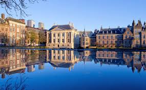 Den haag is de politieke hoofdstad van nederland. Tweede Kamer Toussainthuis