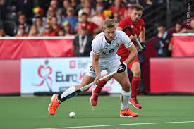 Le territoire du pays s'étend en latitude sur deux degrés, de meerle au nord (51 °30′) à torgny au sud (49 °30′), et compte moins de quatre degrés en longitude, de la panne comme point le plus à l'ouest (2 °33′) à manderfeld à l'est (6 °24′). Angleterre Belgique 18 08 Hockey Belgium