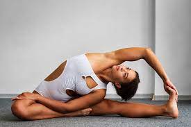 Stilar av modern yoga som träning som ashtanga vinyasa yoga, iyengar yoga och sivananda yoga använder olika. Focusing On A Drishti Definition Purpose And Use Yoga Basics
