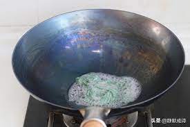 简单几步，教你把铁锅变成不粘锅，炒菜香还补铁- 每日头条