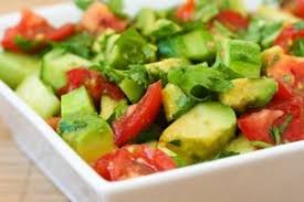 Este de preferat sa se prepare numai cit se maninca, pentru ca salata in contact cu aerul se oxideaza. Salata De Avocado Cu Rosii Gastronomie Ele Ro