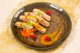 Le Steak De Thon Basse Temperature Sauce Poivron Et Fruits Rouges Les Gourmantissimes