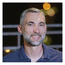 Ariel Revah's Instagram, Twitter & Facebook