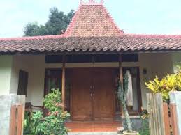 Rumah kampung adalah rumah dengan atap dua belah sisi dan satu bubungan di. The Joglo Villa Bandung Harga Terbaru 2021