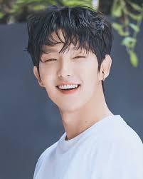 Throwback] Lee Byung-hun Flashes a Gentleman's Smile 👉 Check out the full  story & more unseen photos here :  https://sbsstar.net/article/N1008378071/throwback-lee-byunghun-flashes-a-gentlemans-smile  #leebyunghun #photo #throwback #SBSStar ...