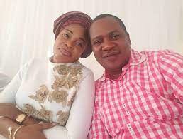 Nigerian popular female gospel artist, evangelist tope alabi never hide her unfainting love to her husband. Gospel Singer Tope Alabi And Her Husband Love Taking Selfies Kemi Filani News