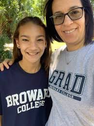 Anna Tidwell's Instagram, Twitter & Facebook