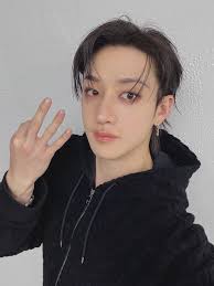 Stray Kids Official Fanclub STAY 5th Gen Additional Recruitment Closing  Date D-3 추가 모집 마감까지 3일! ☔ ѕтay over тнe raιn #방찬 #BangChan #한 #HAN 🌦