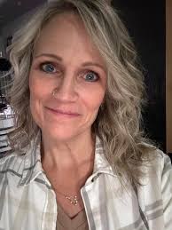 Hi I'm Julie from Whitworth, Rossendale UK and I'm pretty dull.. content  but god soooo dull! I'm happily married, got 2 fab step-kids and I have a  dog Ralphy who I also