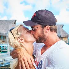 «ein todesfall in der familie meines freundes machte kira heimatlos und einschläfern kam für uns als tierfreunde nicht in frage», so die. Adam Sucht Eva 2017 Bastian Yotta Zum Figur Diss Gegen Natalia Osada Gala De