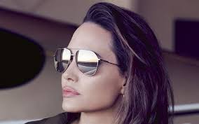 The recipient of numerous accolades. Herunterladen Hintergrundbild Angelina Jolie 2020 Elle Photoshoot Amerikanischen Promi Beauty Filmstars Hollywood Superstars Us Amerikanische Schauspielerin Angelina Jolie Photoshoot Fur Desktop Kostenlos Hintergrundbilder Fur Ihren