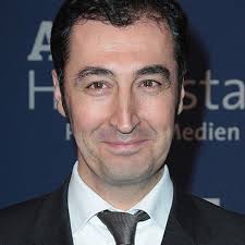 Seit ihrem kleinkindalter gilt ihr vater nach einer reise in den iran als verschollen. Cem Ozdemir Lebt In Absoluter Multikultifamilie Bunte De