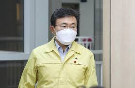 정부가 신종 코로나바이러스 감염증(코로나19) 백신 예방접종 시행 계획을 예정대로 이달 말 발표한다. 8klkewy 9ipm