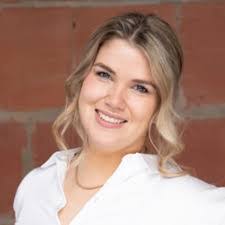 Alyssa Massey's Instagram, Twitter & Facebook