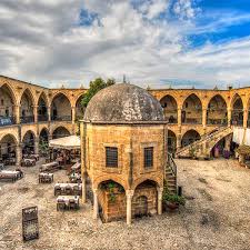 Somestr Tatilini Kibris Ta Gecirmeye Ne Dersiniz Yilin Bu Zamani Kibris In Tarihi Yerlerini Kesfedebilir Muhtesem Sahillerinde Yuruyus Yapa Turizm Sahil Baf