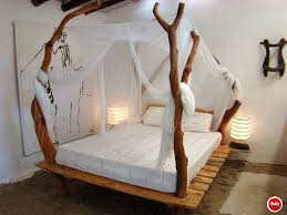 Sofaroom Yuvarlak Yatak Adli Kullanicinin This Old House Panosundaki Pin Palet Yataklar Cibinlikli Yataklar Karyola